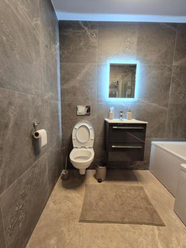 Aya's Snaresbrook Apartment photo 30