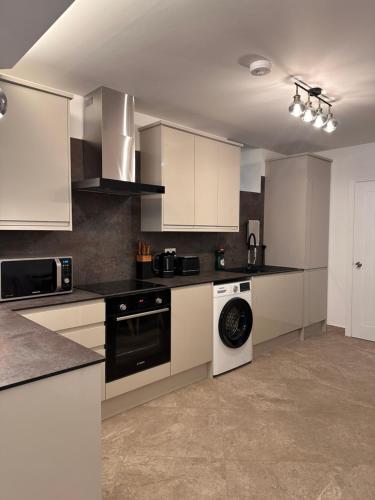 Aya's Snaresbrook Apartment photo 32
