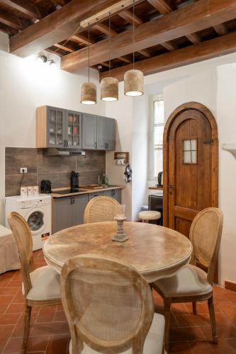 Home Domus Capocci - Rione Monti