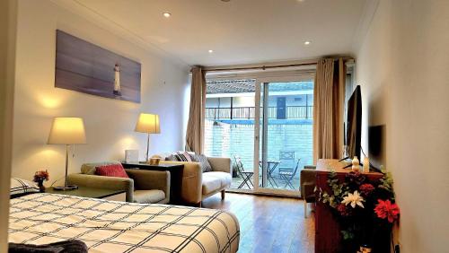 a bedroom with a bed and a living room at Charming Central london 4 bedroom duplex with private entrance in London