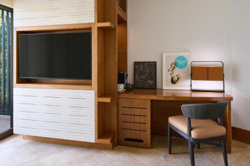 Televisyen dan/atau pusat hiburan di Andaz Maui at Wailea Resort - A Concept by Hyatt