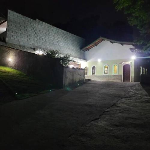 a building with lights on the side of it at night at Chácara dos Sonhos em Mairiporã in Mairiporã