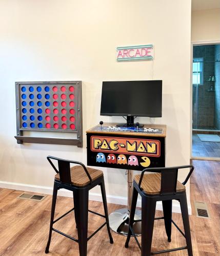 a table with two chairs and a tv and a game console at Saugerties Waterfront Getaway in Saugerties