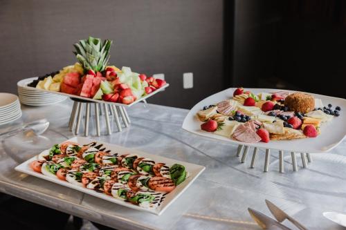 Makanan di atau berdekatan hotel