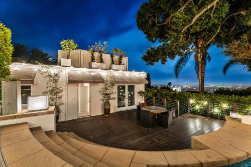 a backyard of a house with a patio at West Hollywood Hills Jacuzzi and Beautiful View in Los Angeles
