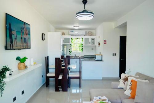 Kuchyň nebo kuchyňský kout v ubytování Serene Beach Apartment