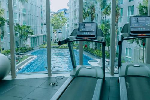 a gym with a swimming pool in a building at City Center Residence KR in Pattaya Central