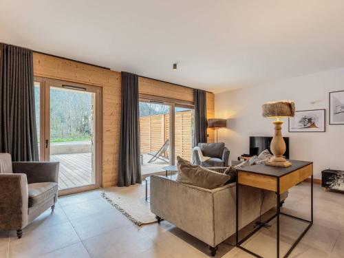 Photo de la galerie de l'établissement Appartement neuf cosy avec terrasse, 1 chambre, parking, wifi, près des pistes - FR-1-638-10, à Champagny-en-Vanoise