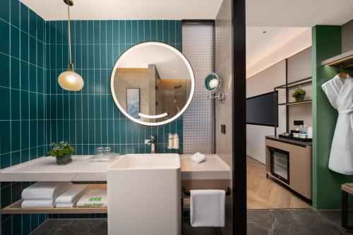 Bilik mandi di Holiday Inn Shijiazhuang High-tech Zone by IHG