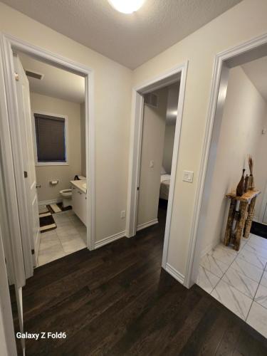 Ένα μπάνιο στο Luxury bungalow in Thorold near Niagara falls