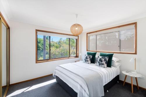 Postel nebo postele na pokoji v ubytování Palm Top Vincentia - Walk to beach. Wi-Fi & Linen