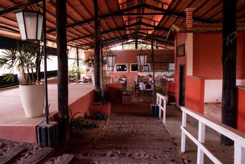 a restaurant with a table and chairs in a building at Chalé Veraneio-Itú-SP Vista para o lago Camping Carrion in Itu