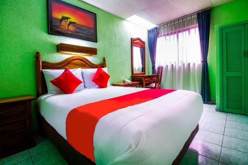 Postel nebo postele na pokoji v ubytování Hotel Canada, Guadalajara