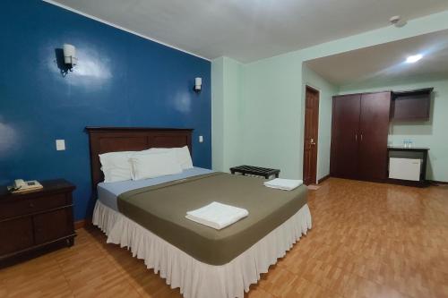 Postel nebo postele na pokoji v ubytování Oftana Suites Cebu near Oakridge