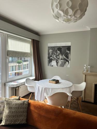 Petit Nice Oostende tesisinde bir oturma alanı
