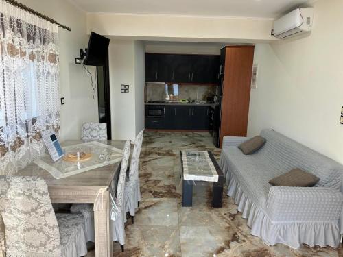 Gallery image of BAZAKOS’ LUXURY SEA FRONT APARTMENT in Fourni Ikarias