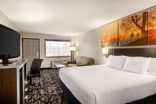 Days Inn by Wyndham San Antonio Near Fiesta Park Image