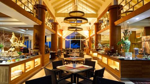 En restaurant eller et andet spisested på Beyond Karon