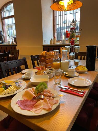a wooden table with a plate of food on it at RATSKELLER Hotel & Restaurant in Kröv