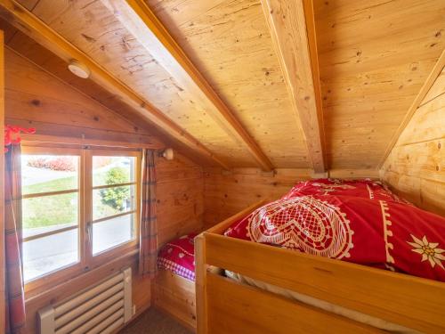Ένα ή περισσότερα κρεβάτια σε δωμάτιο στο Chalet in Fiesch near Aletsch Glacier