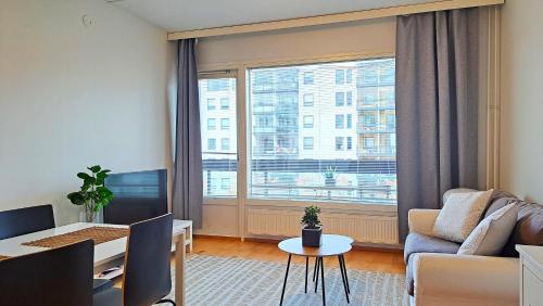 Foto Kotimaailma Apartments - Saunallinen & parvekkeellinen kaksio - Tampellan Esplanadi 1