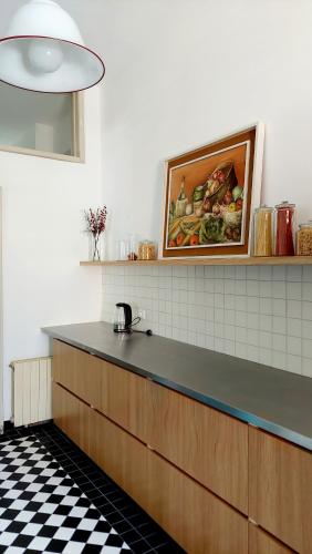 a kitchen with a sink and a picture on the wall at Villa Rosa Tarvisio in Tarvisio