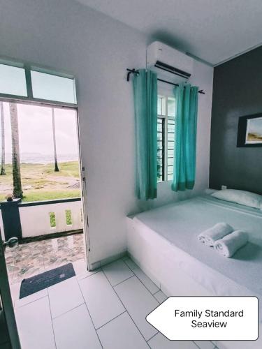 Ένα ή περισσότερα κρεβάτια σε δωμάτιο στο AQIL BEACH INN