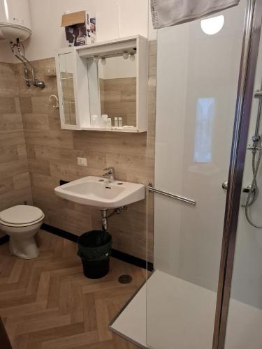 a bathroom with a sink and a toilet at Villa Terzaghi in Gorla Minore