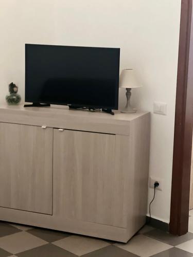 Μια τηλεόραση ή/και κέντρο ψυχαγωγίας στο Casa vacanze La Dimora Allegra