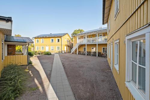 an empty alley between two buildings with bikes parked next to them at Uppsala Lägenhetshotell in Uppsala