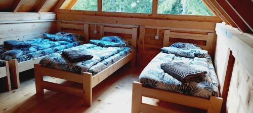 Postel nebo postele na pokoji v ubytování Cottages Kriva Breza