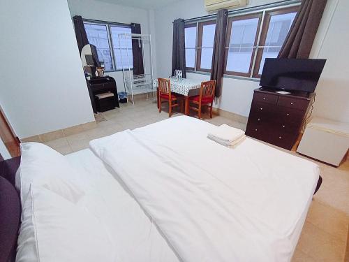 Katil atau katil-katil dalam bilik di X Mitr Inn HuaHin Beach มิตร อินน์ ชายหาดหัวหิน