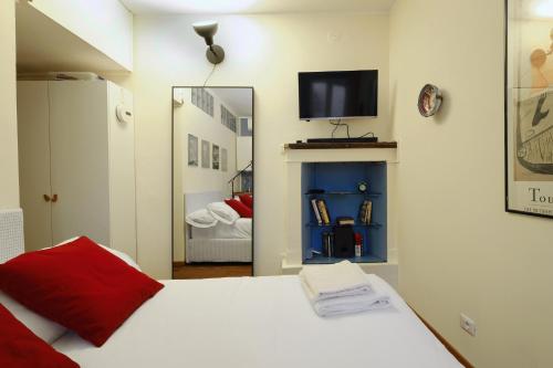 Boutique Loft on Navigli; Stylish Bright