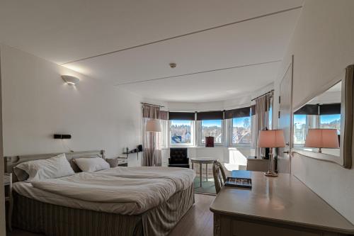 Postel nebo postele na pokoji v ubytování First Hotel Olofström