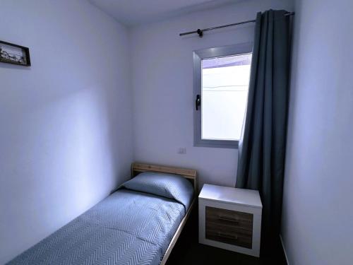 Katil atau katil-katil dalam bilik di Vivelorural comfy apartment wifi & beach -Gáldar