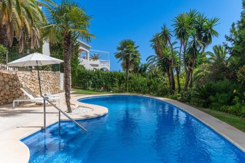 4 BDRM Andalusian Villa w Cinema & Sea Views