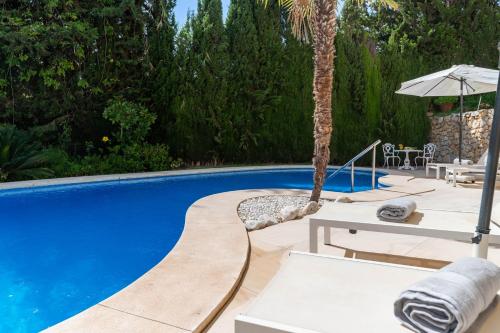 4 BDRM Andalusian Villa w Cinema & Sea Views