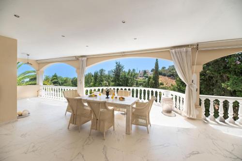 4 BDRM Andalusian Villa w Cinema & Sea Views