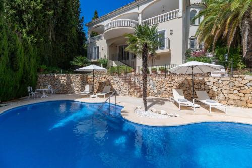 4 BDRM Andalusian Villa w Cinema & Sea Views