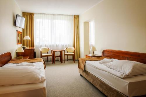 Posteľ alebo postele v izbe v ubytovaní Hotel Zawisza
