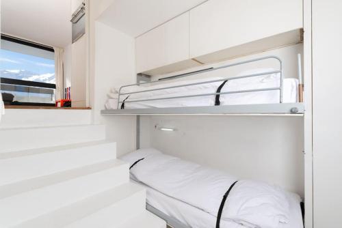Ski in ski out with sought after location