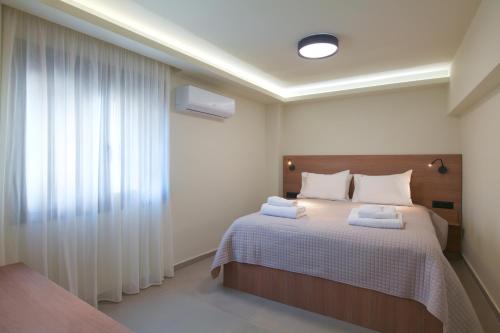 Giường trong phòng chung tại Callista Seafront Studio