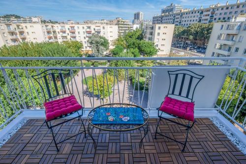 Bright flat close to the beach