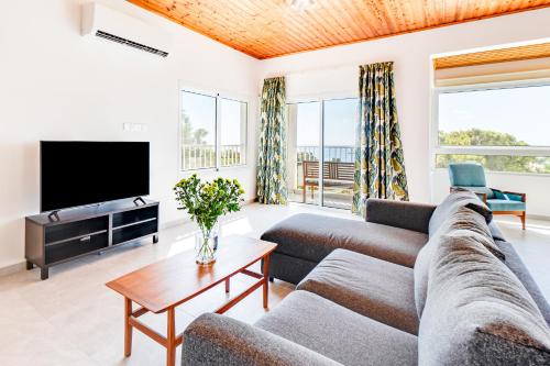 Villa Bettina By Ezoria Villas