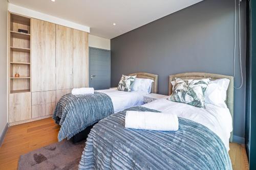 Katil atau katil-katil dalam bilik di Luxury Beachfront Penthouse in Blouberg- 402 Azul