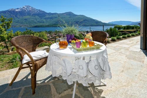 a table with a bowl of fruit and drinks on it at Casa Nonna Nina in Vercana