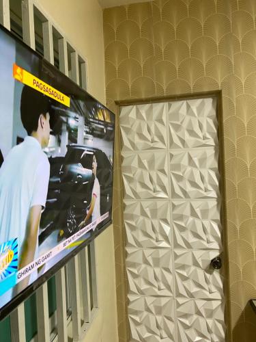 โทรทัศน์และ/หรือระบบความบันเทิงของ Acrisostomo Hotel