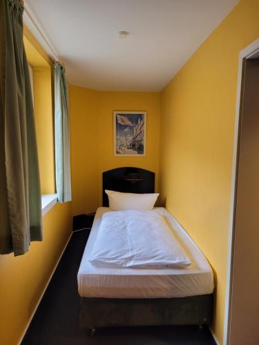 Ένα ή περισσότερα κρεβάτια σε δωμάτιο στο NP Hotel Schweriner Hof