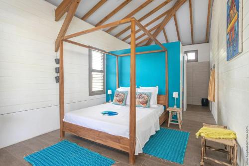 a bedroom with a canopy bed in a room at Villa moderne avec piscine à Le Vauclin in Le Vauclin