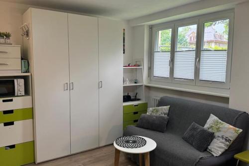 a living room with a couch and a table at HEART Studio Visp Zentrum I ruhig I Single I Paare I Küche in Visp